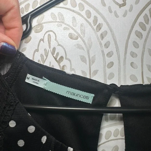 Maurices Womens Black White Polka Dot Lace Shoulder Keyhole Blouse Shirt Medium - Picture 3 of 10